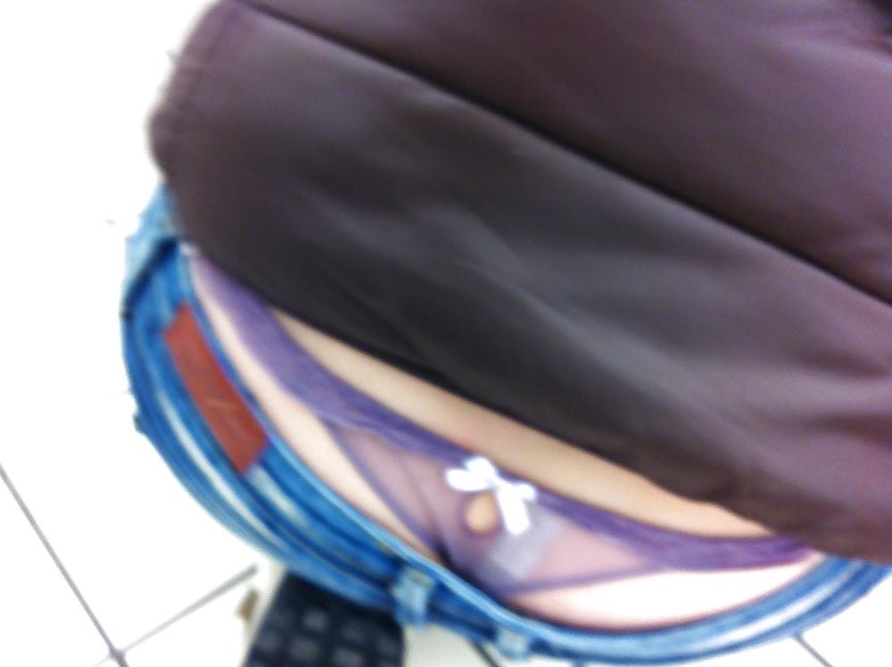 25P String in mall string au magasin