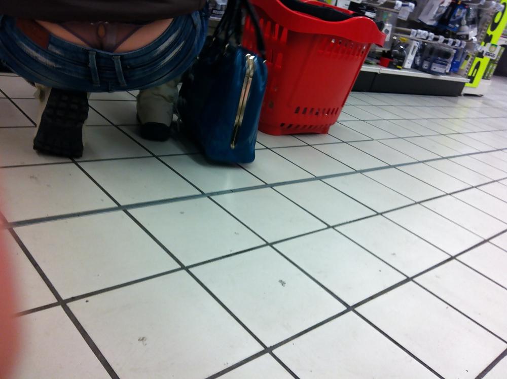 25P String in mall string au magasin
