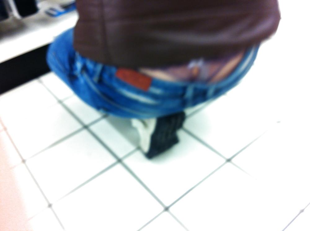 25P String in mall string au magasin