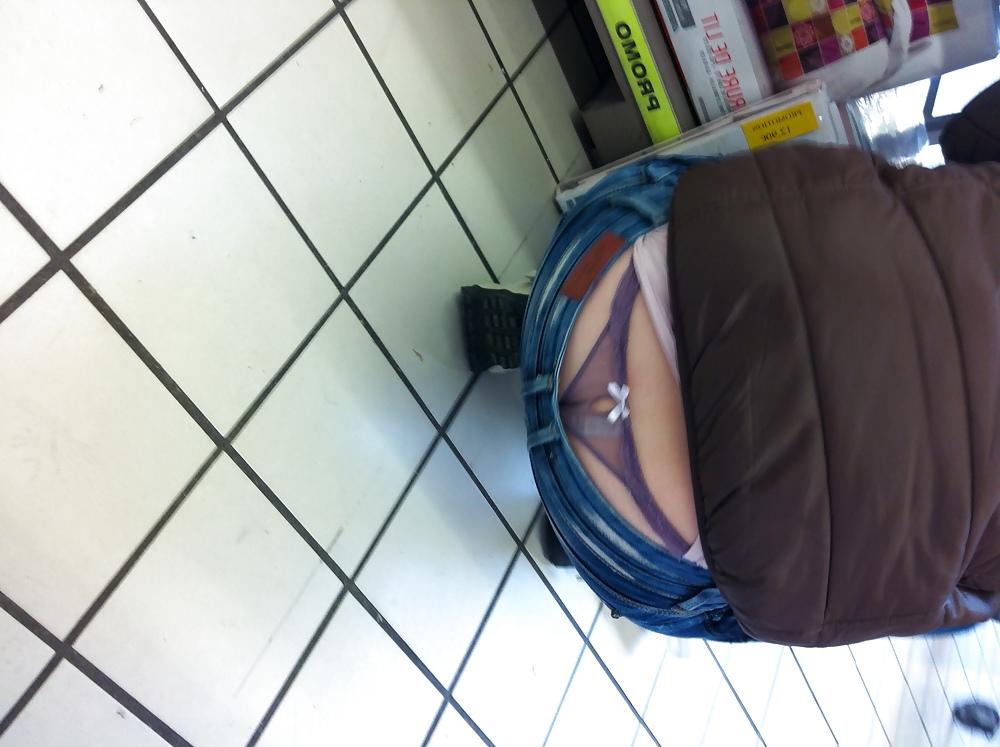 25P String in mall string au magasin