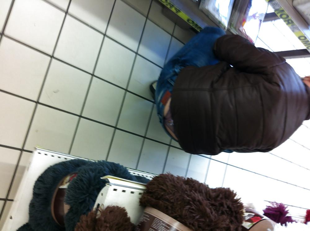 25P String in mall string au magasin