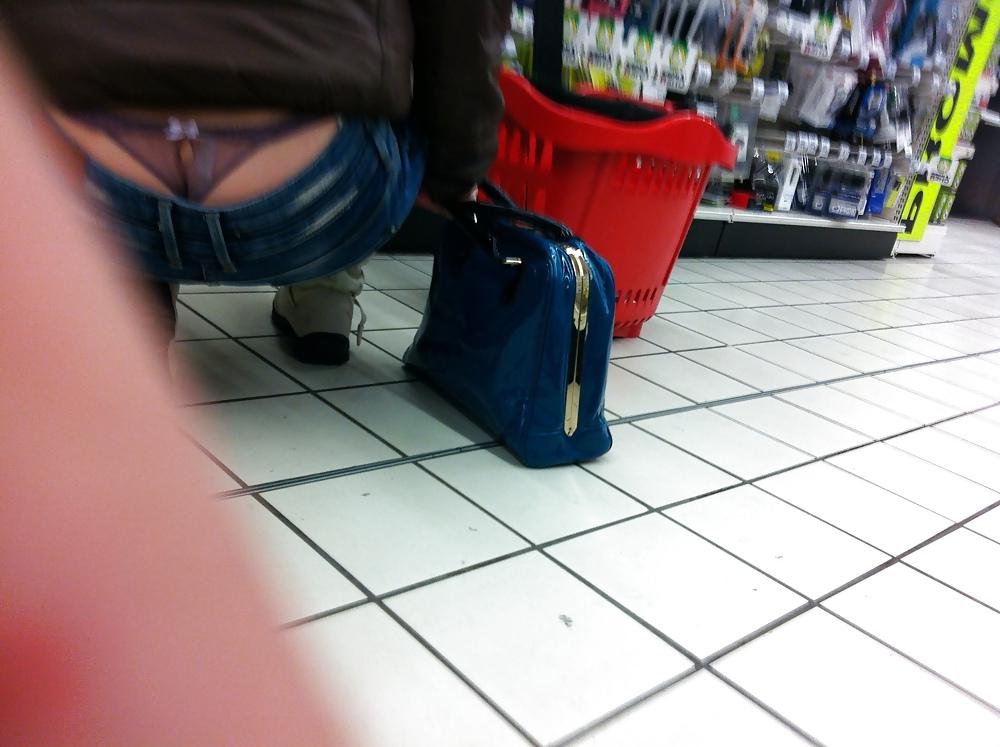 25P String in mall string au magasin