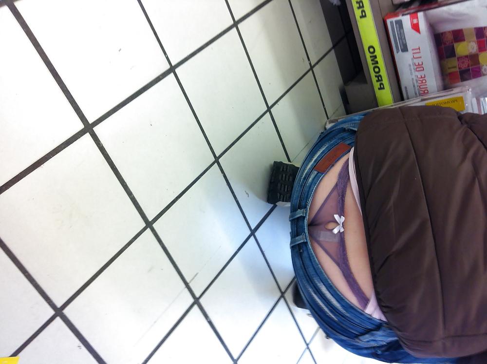 25P String in mall string au magasin