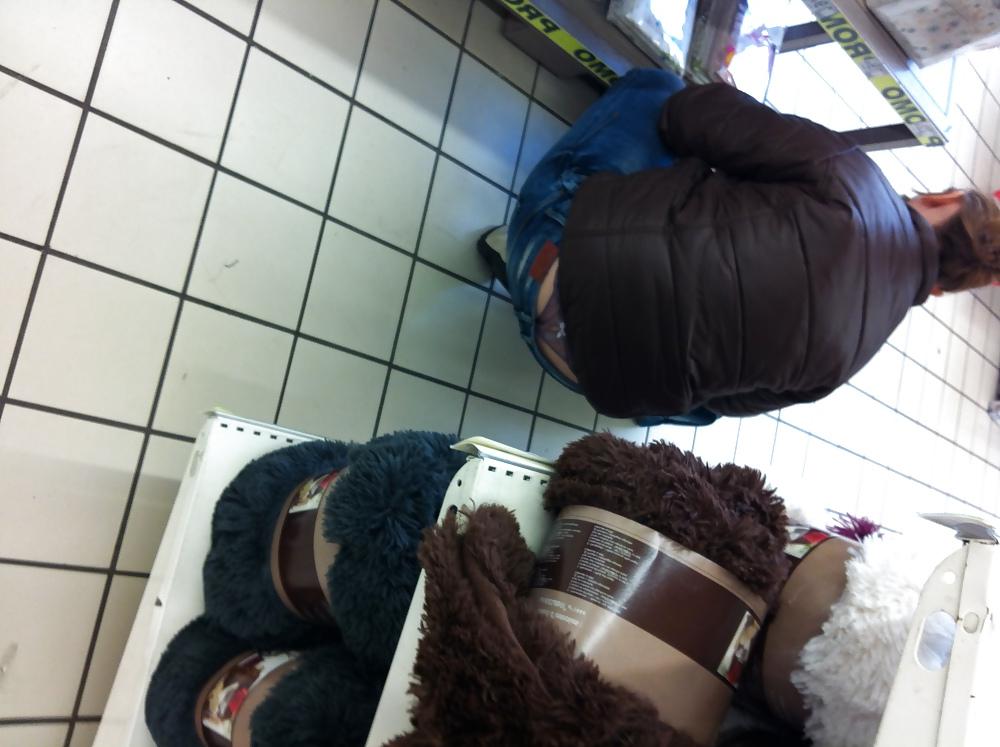 25P String in mall string au magasin