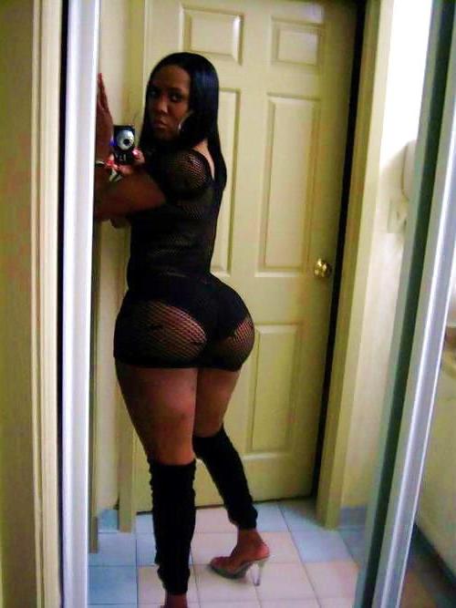 25P Black booty girls
