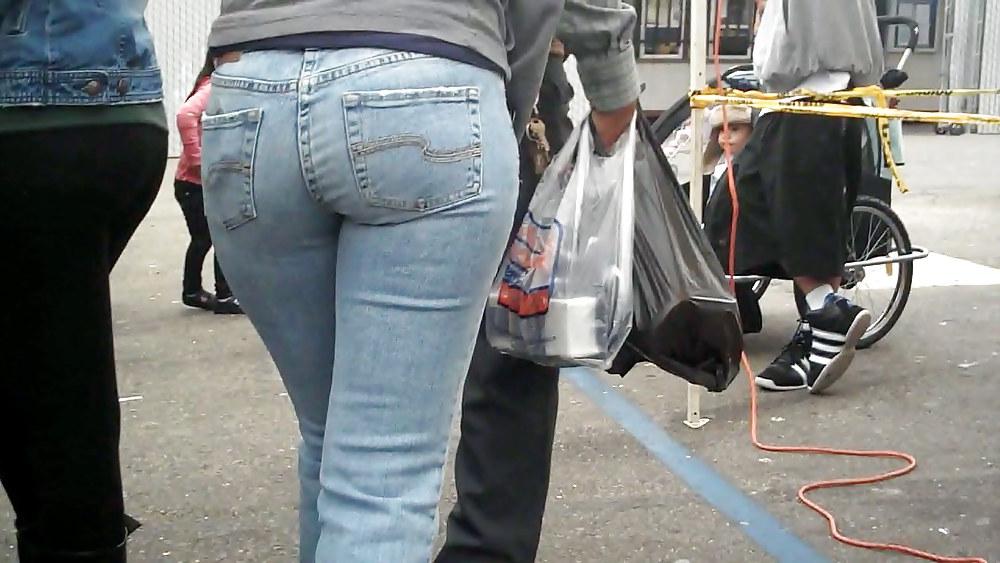 25P Cum on look at nice big ass in butt tight jeans