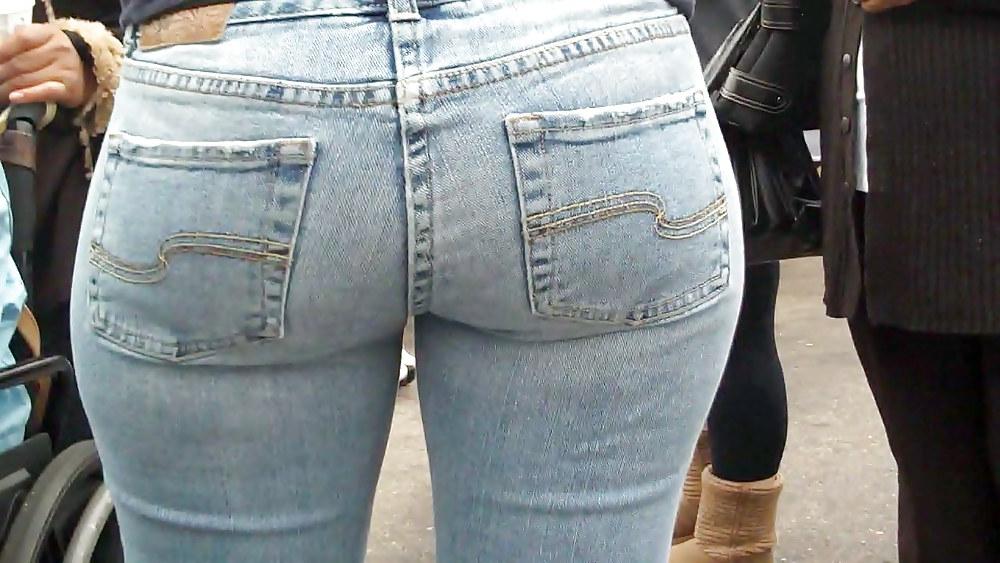 25P Cum on look at nice big ass in butt tight jeans