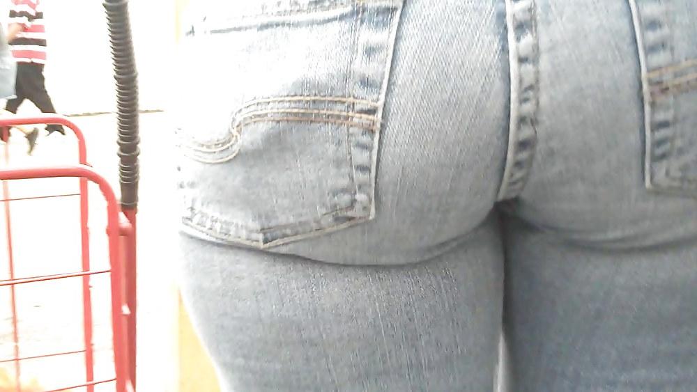 25P Cum on look at nice big ass in butt tight jeans