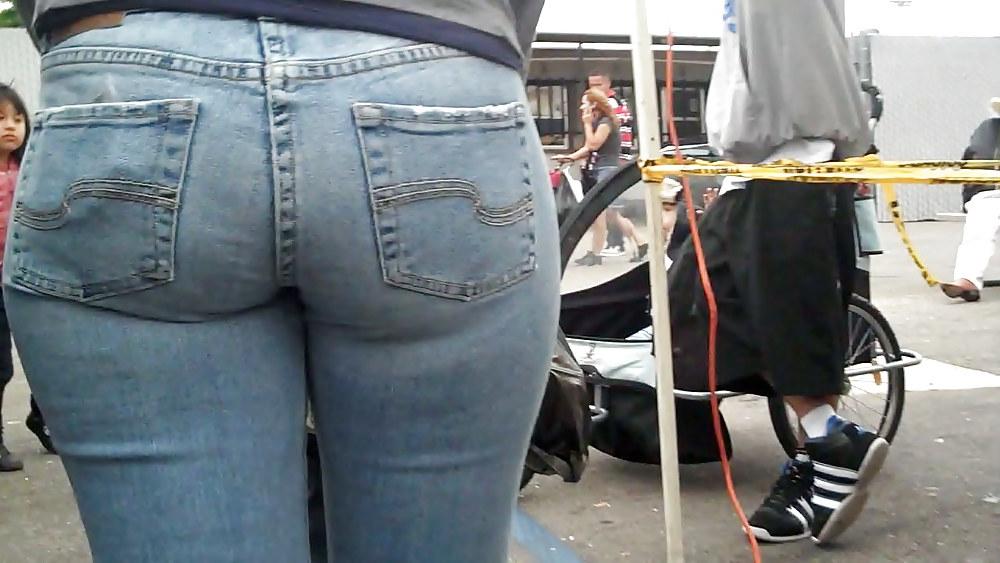25P Cum on look at nice big ass in butt tight jeans