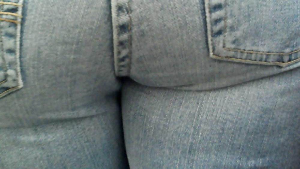 25P Cum on look at nice big ass in butt tight jeans