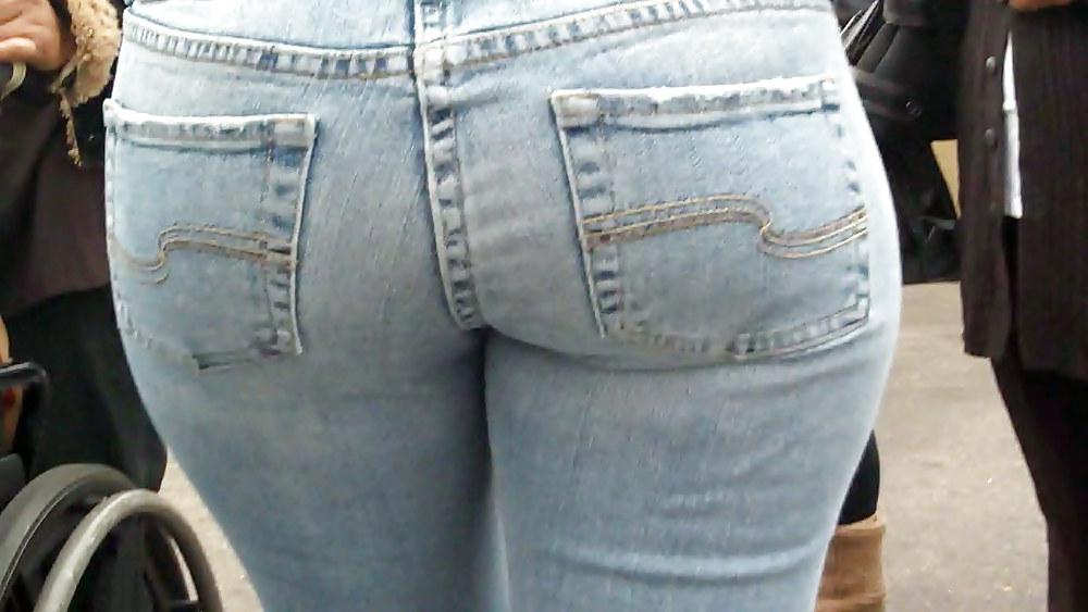 25P Cum on look at nice big ass in butt tight jeans