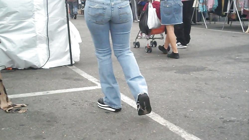 25P Cum on look at nice big ass in butt tight jeans