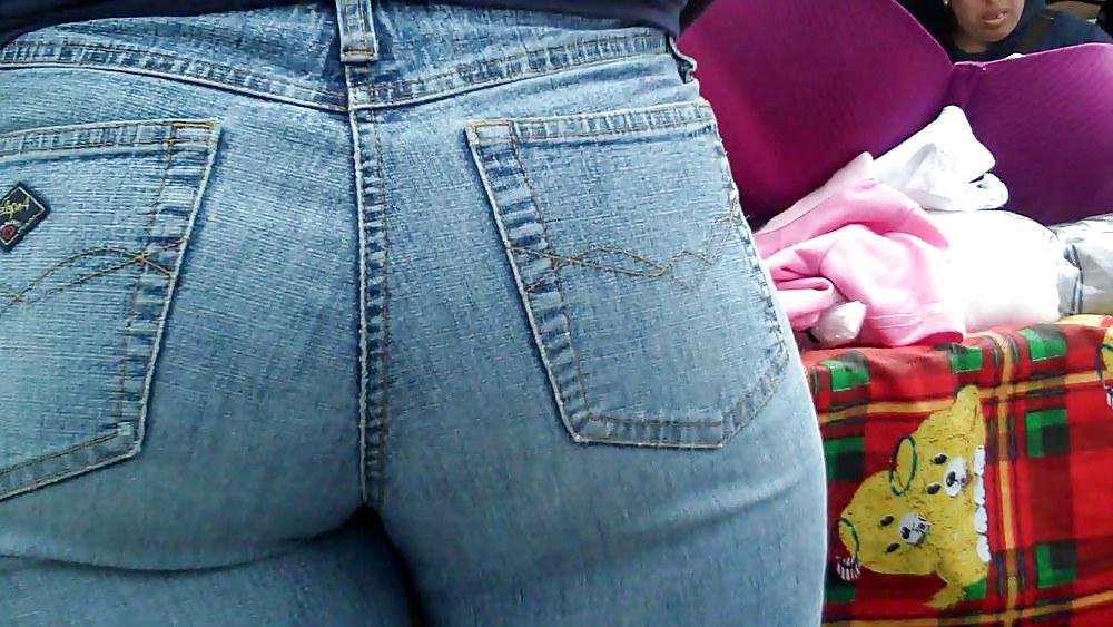25P Cum on look at nice big ass in butt tight jeans