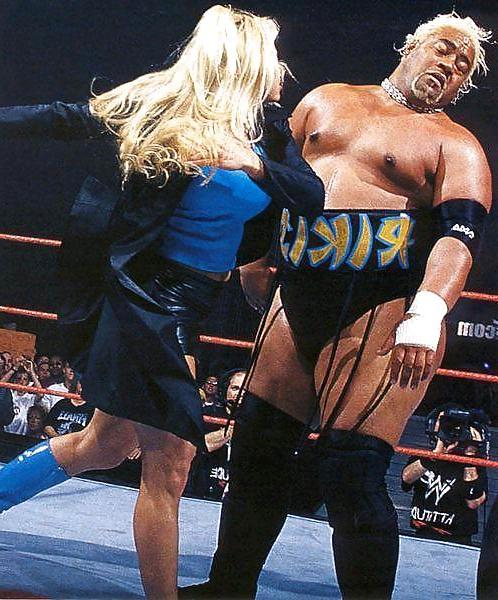 25P Trish Stratus - WWE Diva mega collection