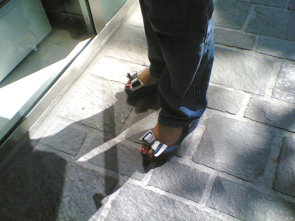 10P Shoes and feet on the street