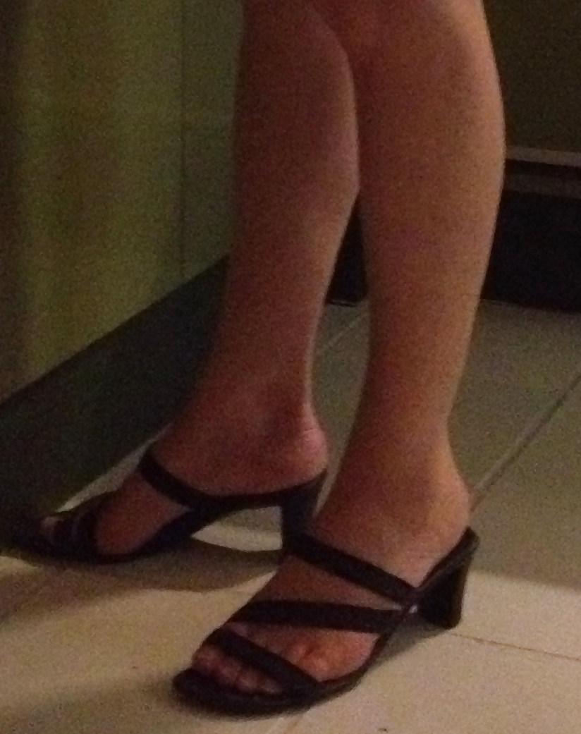10P Shoes and feet on the street