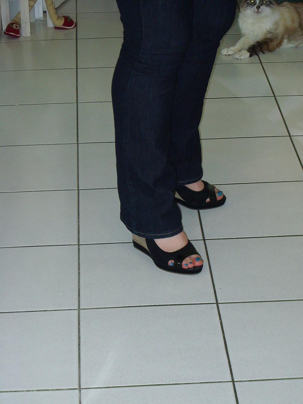 10P Shoes and feet on the street