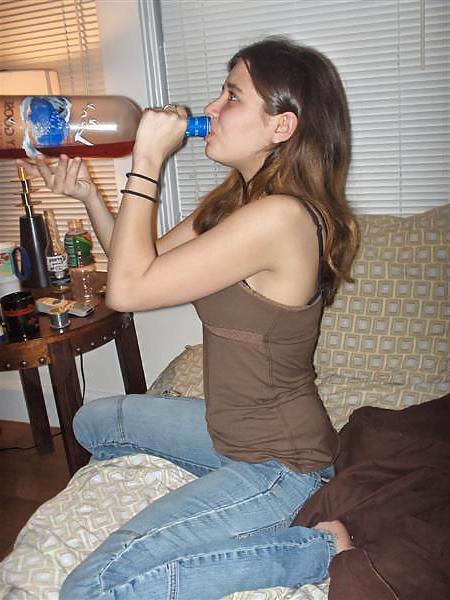 25P Her Homemade Pics : Sweet Teen Nude