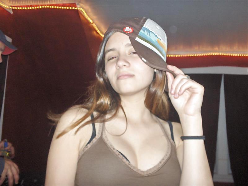 25P Her Homemade Pics : Sweet Teen Nude
