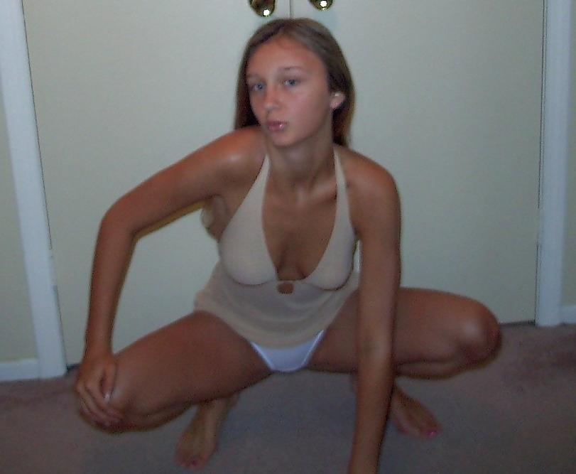 25P A Hot Teen's Homemade Pics