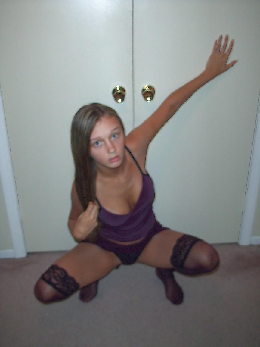 25P A Hot Teen's Homemade Pics