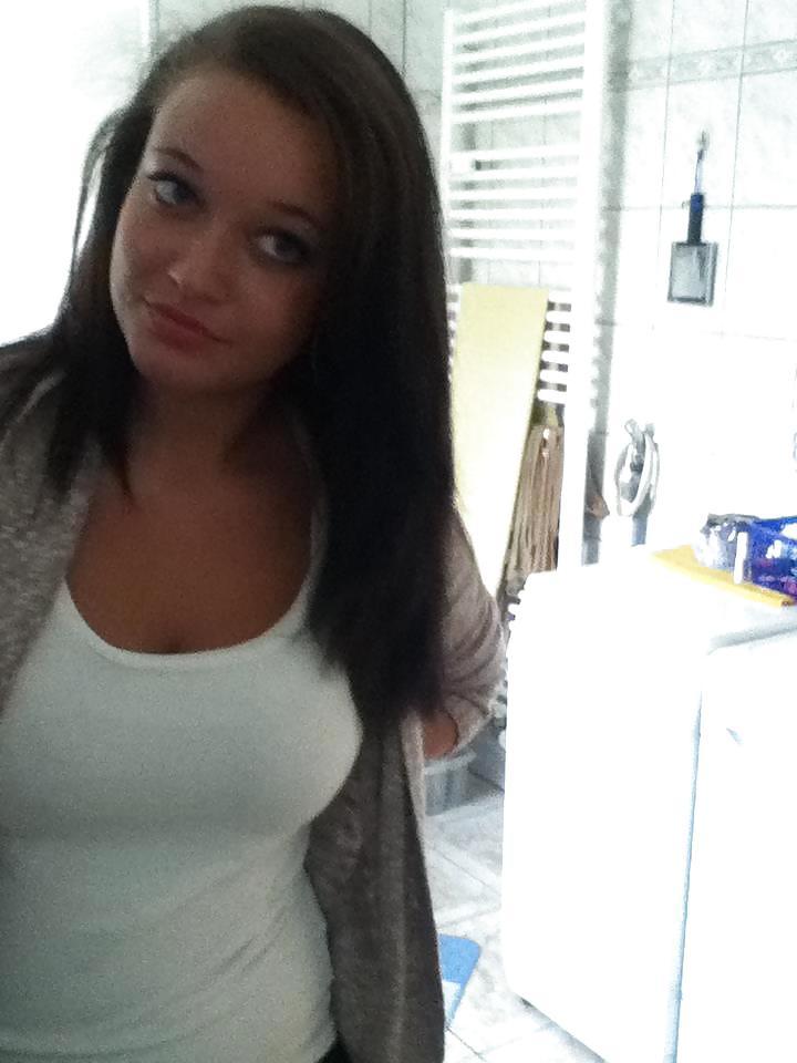 25P German Girls (Random 2)