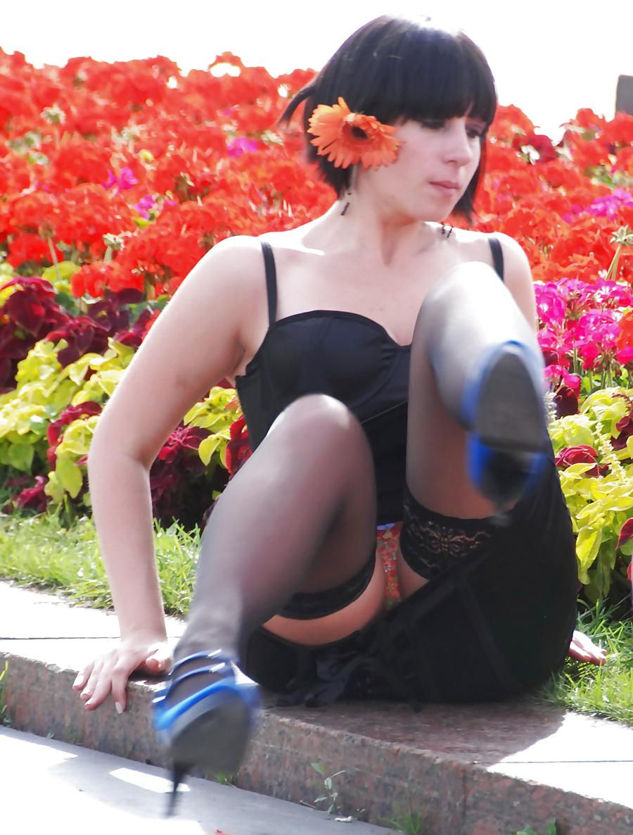25P Girls street candid upskirt (1)