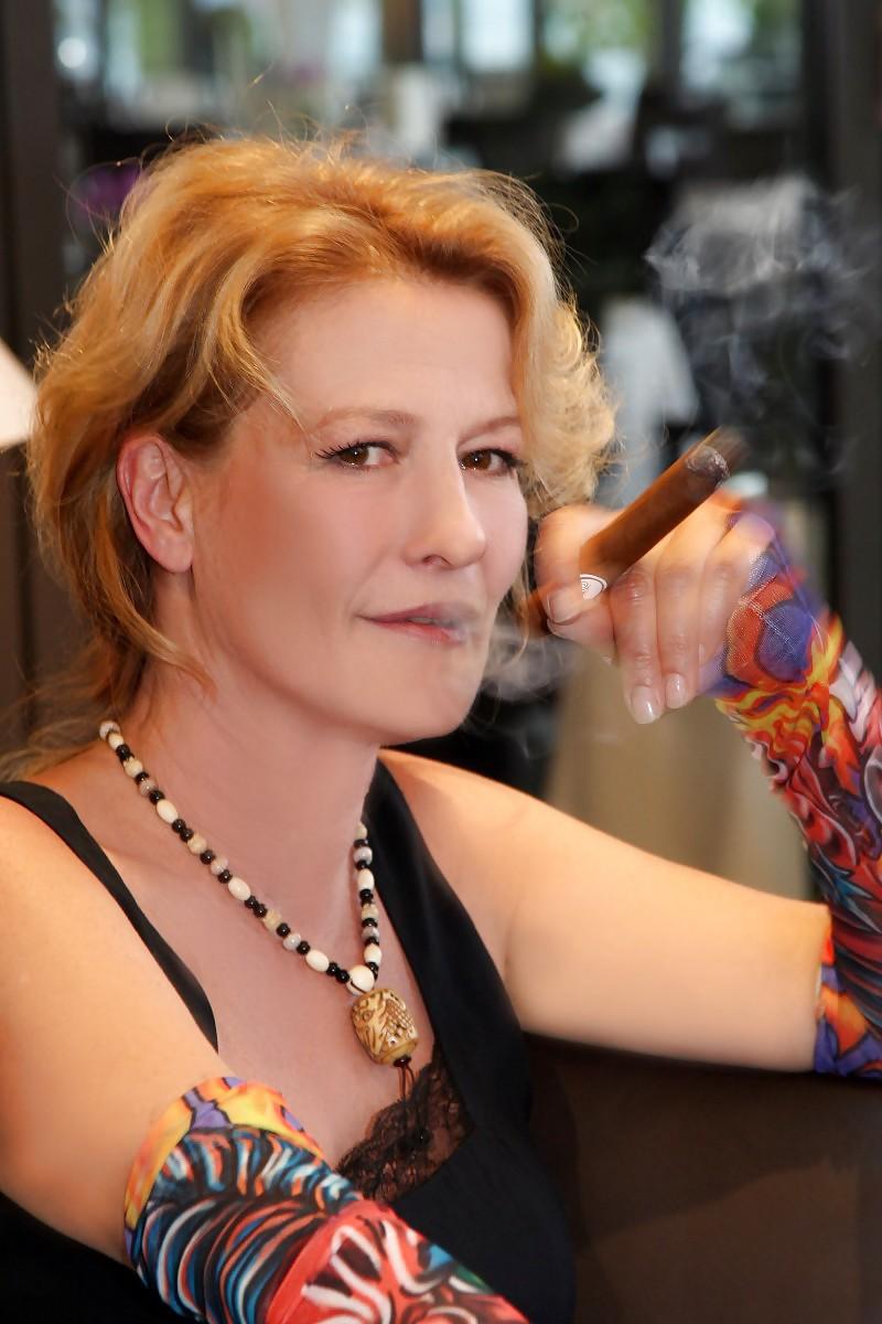 16P Suzanne von Borsody - German Actress
