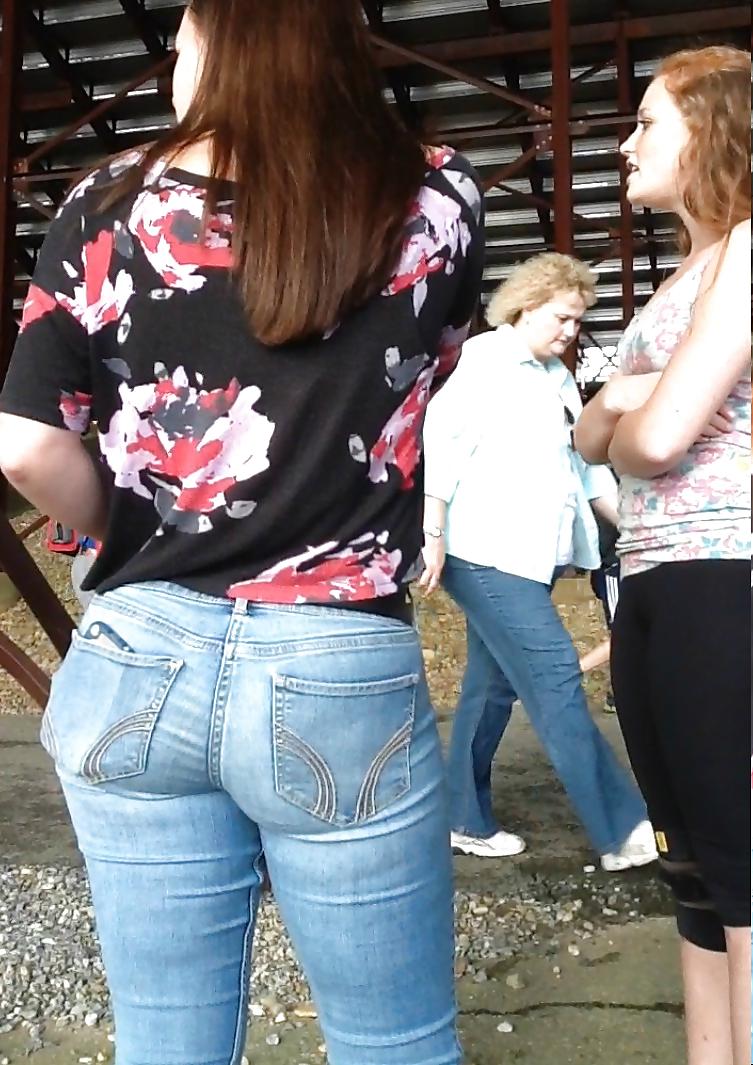 13P Candid big ass brunette tean in tight jeans