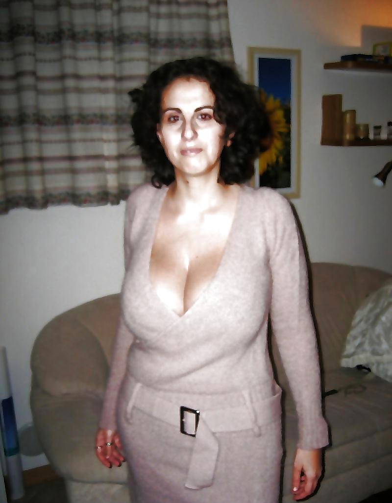 25P Webtastic Special: Huge Italian Mom