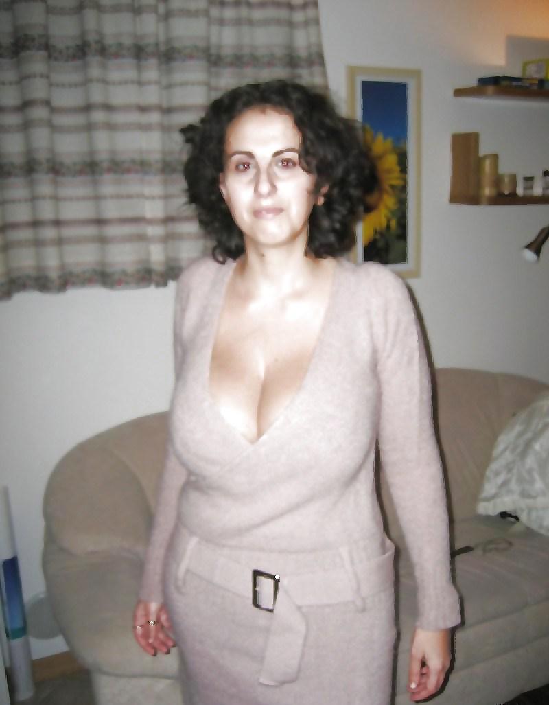 25P Webtastic Special: Huge Italian Mom