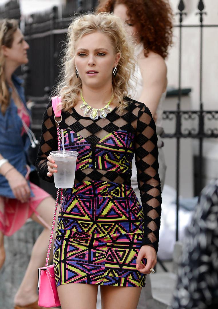 25P AnnaSophia Robb - Awesome Booty Profile
