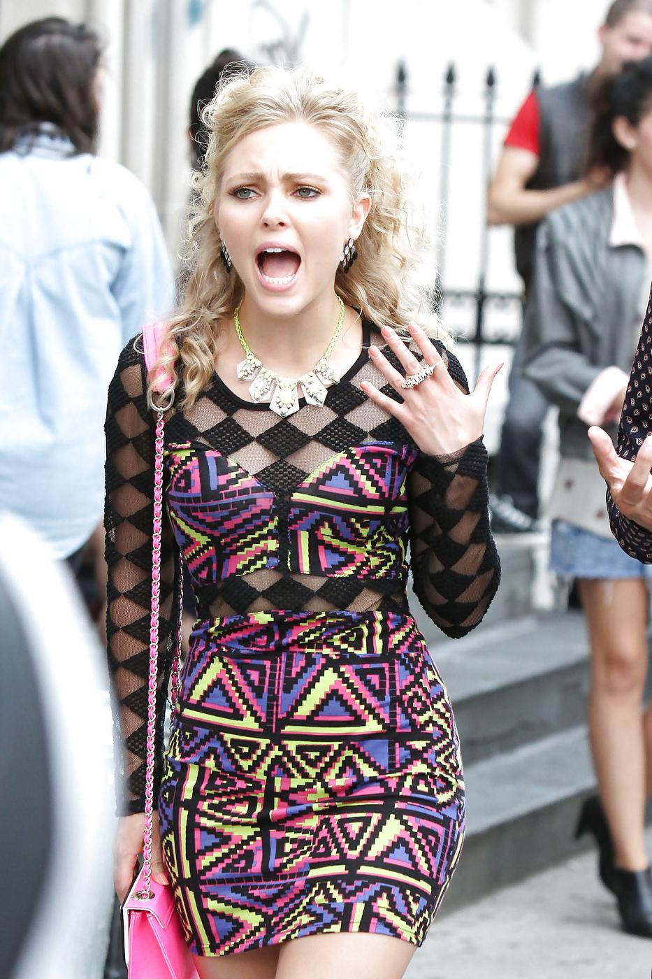 25P AnnaSophia Robb - Awesome Booty Profile