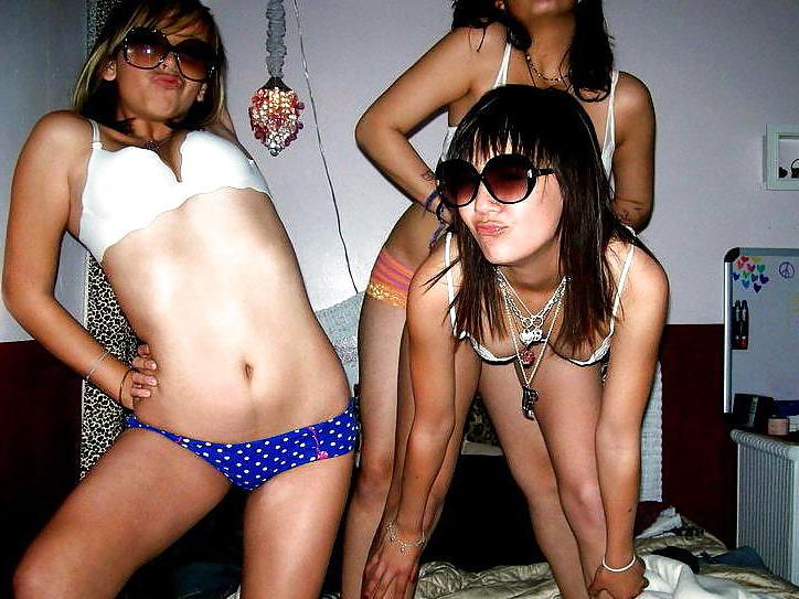 25P Emo Alternative Girls