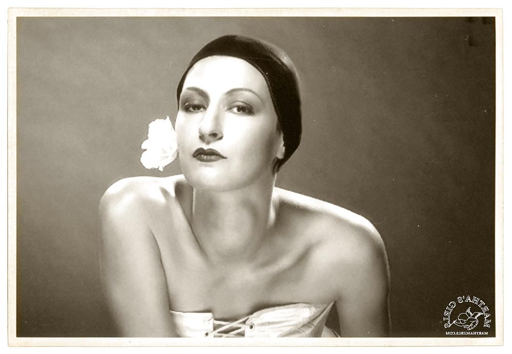 13P Vintage Erotic