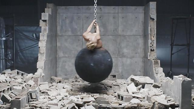 24P Miley Cyrus in Wrecking ball