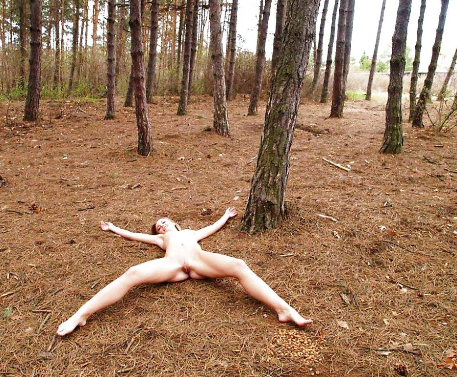 25P Private outdoor photoshoot with a young blonde German girl