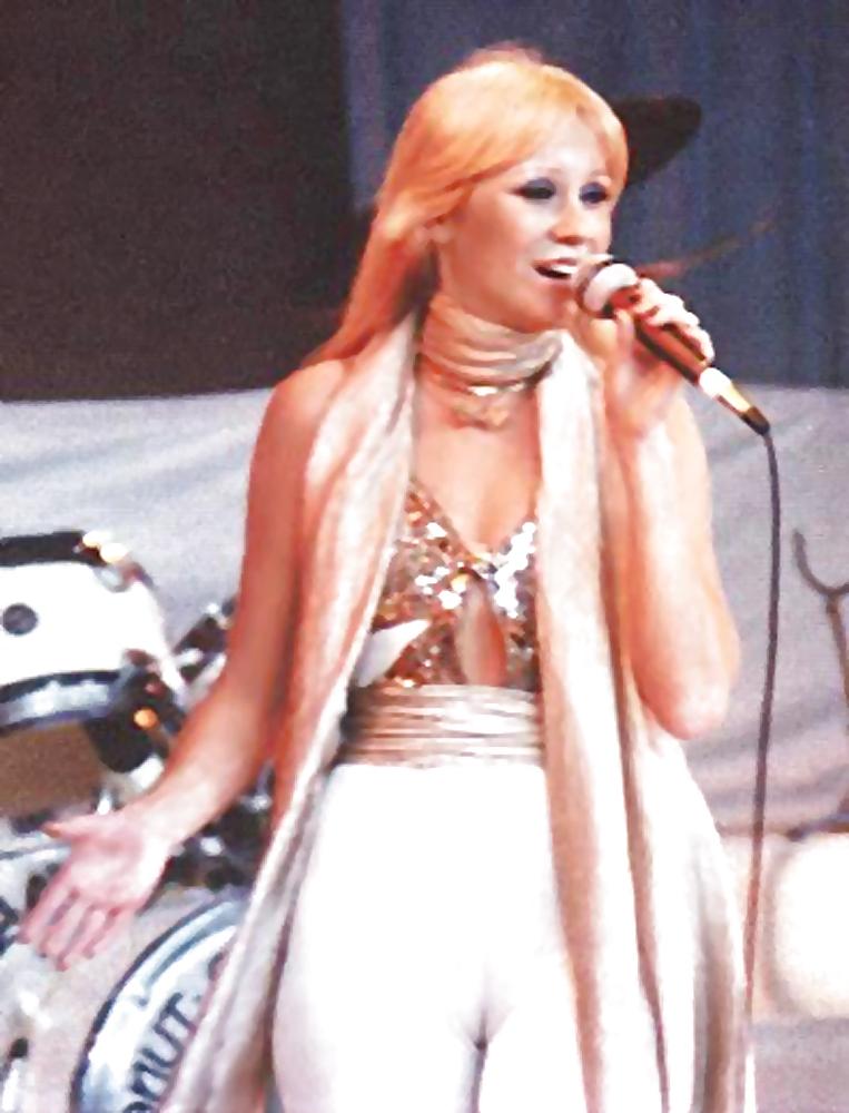 25P Agnetha faltskog - on and of stage