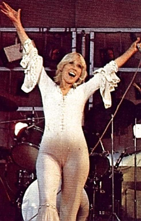 25P Agnetha faltskog - on and of stage