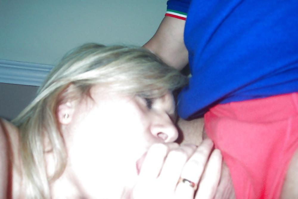 25P Reiche Witwe aus MTK in Pink Underwear and Black Stockings