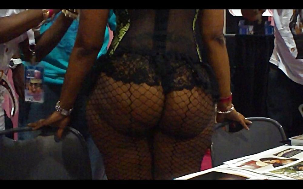 25P MORE voyeur BOOTY caught from BEHIND! street shot