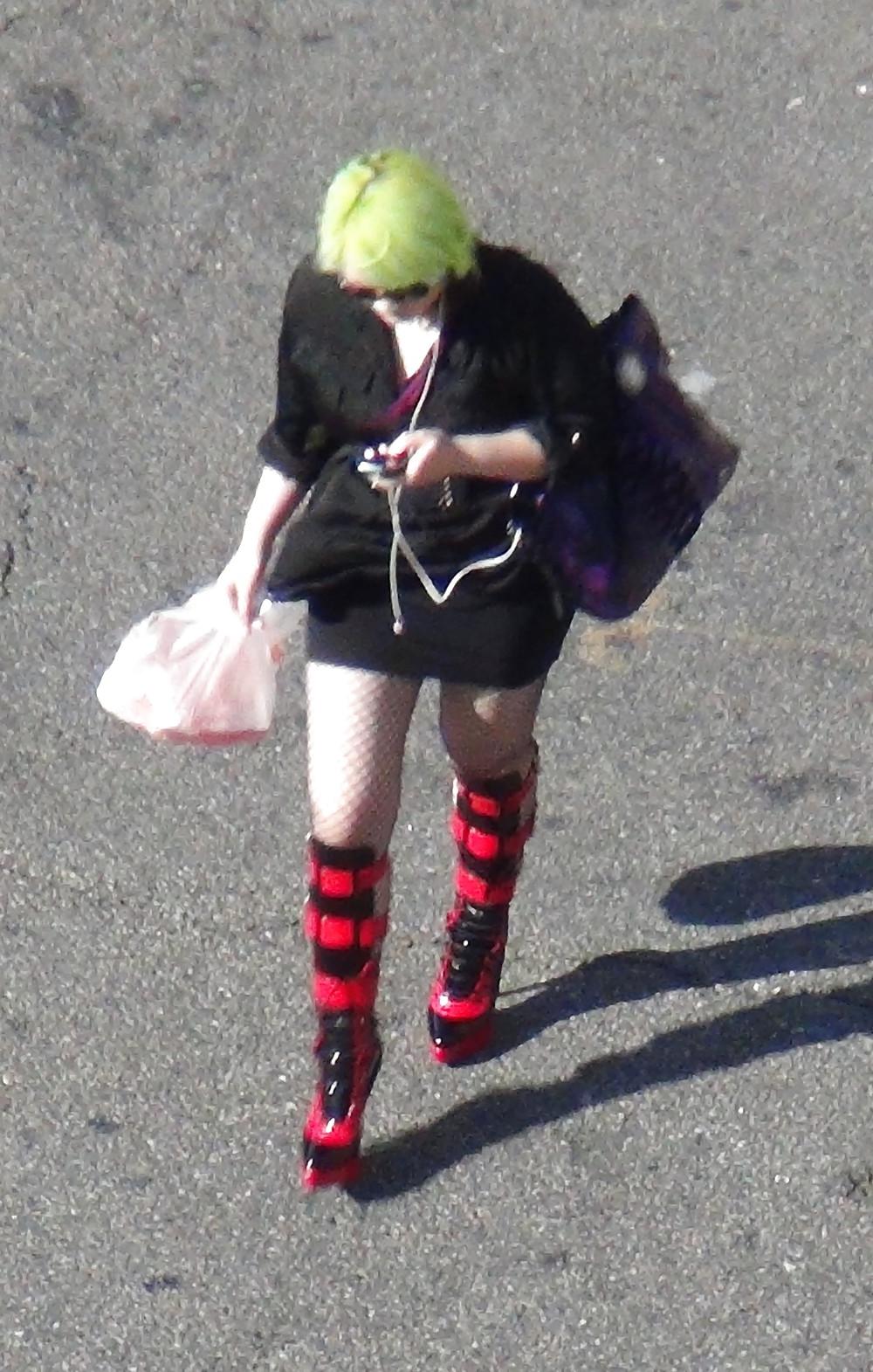 4P New York Sexy Asian Green Haired Red Boots Girl