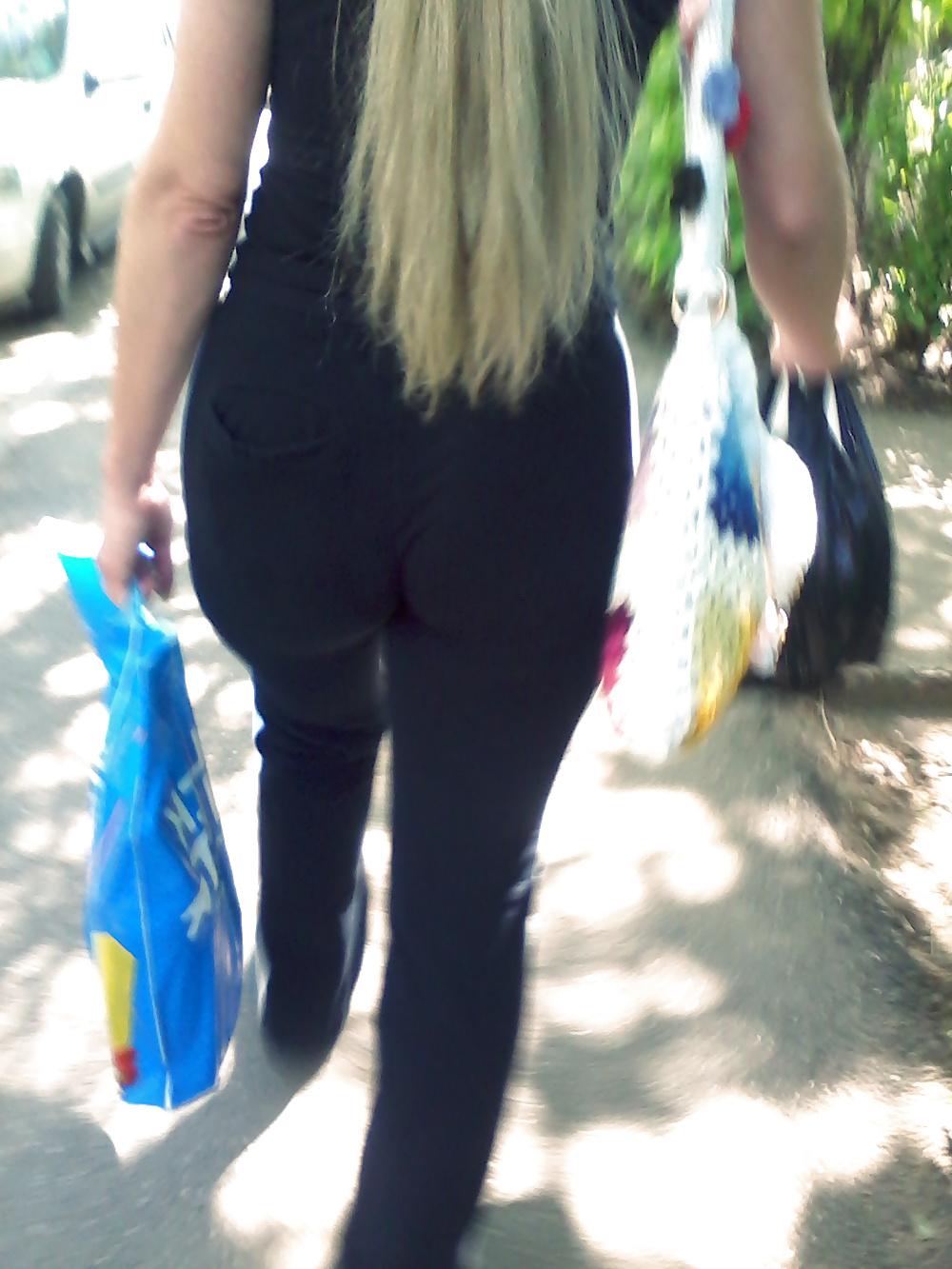 4P Blonde Milf (Street Voyeourism)
