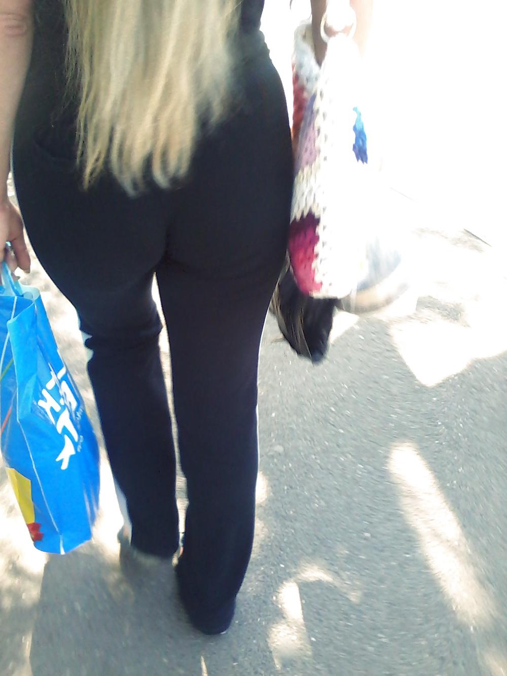 4P Blonde Milf (Street Voyeourism)