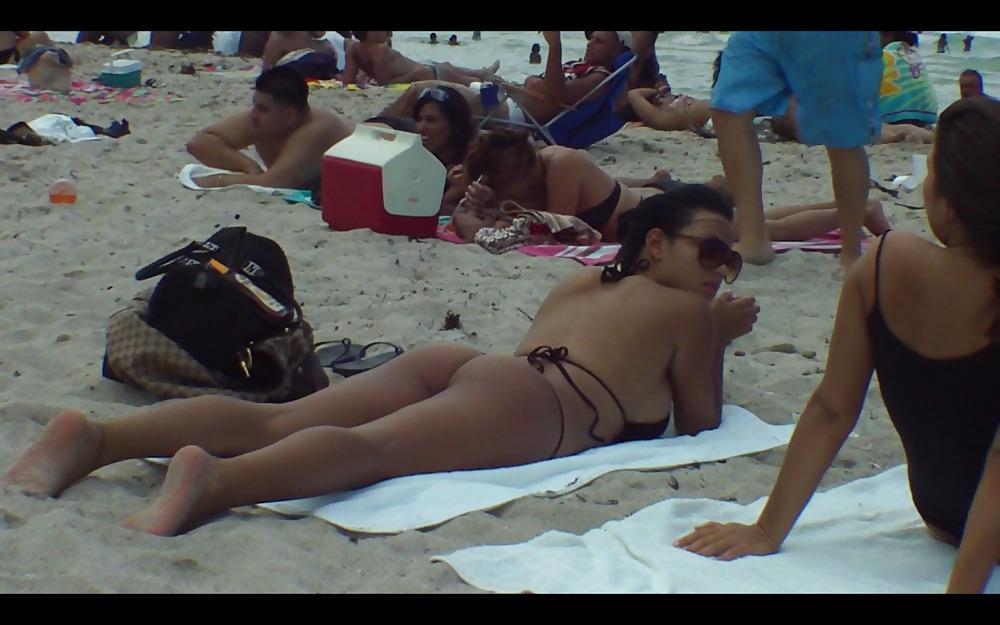 11P LATINA beach buns Spring Breaker VOYEUR BOOTY ASS !