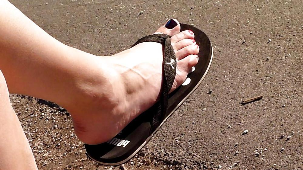 20P Spy cam feet