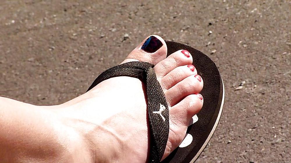 20P Spy cam feet