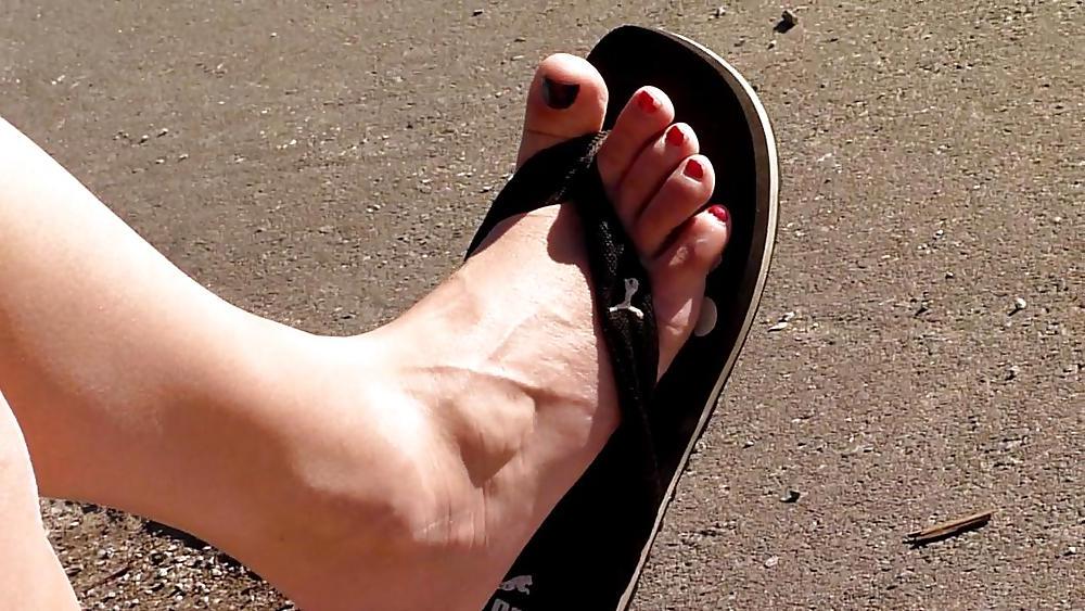 20P Spy cam feet