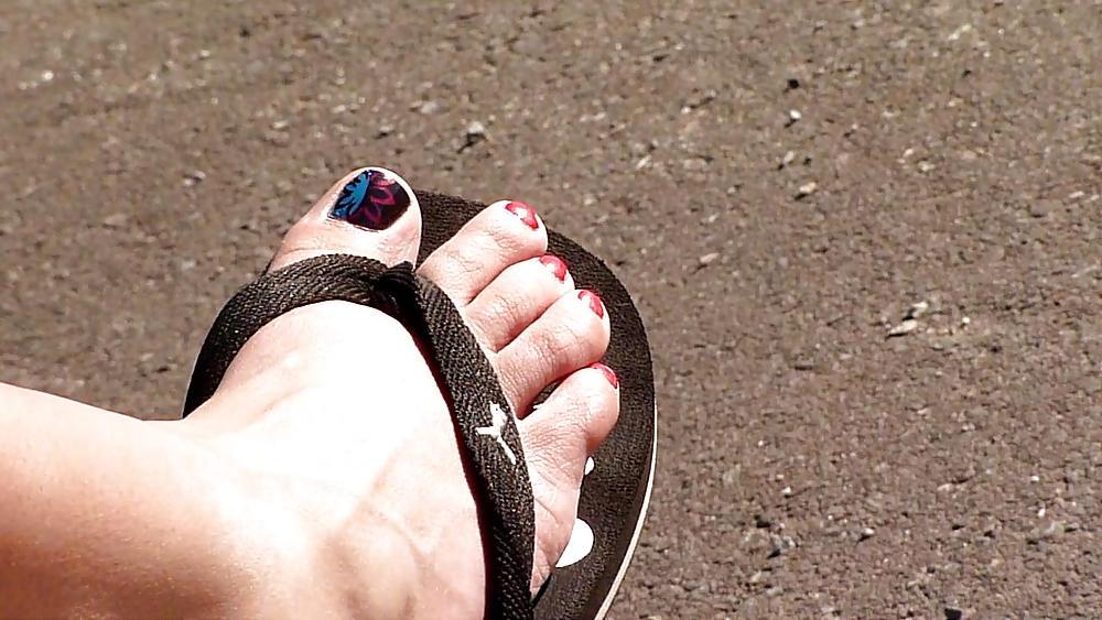 20P Spy cam feet
