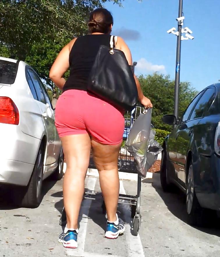 9P Cellulite Thigh FAT Latina MOM Voyeur CANDID booty
